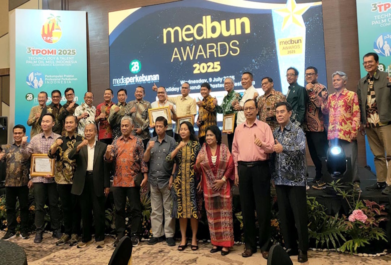 Politeknik-Kelapa-Sawit-Citra-Widya-Edukasi-meraih-penghargaan-GOLD-WINNER-CWE