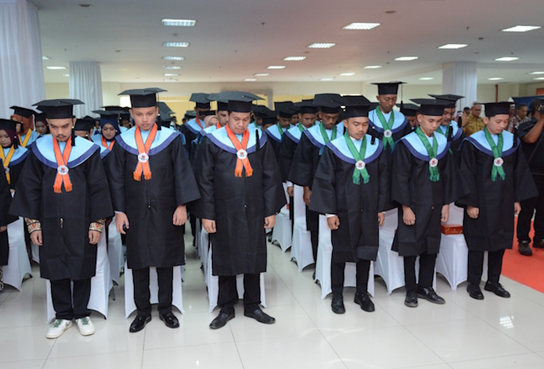 Lulusan Politeknik CWE di Wisuda 2024 Terbukti Terserap Perusahaan